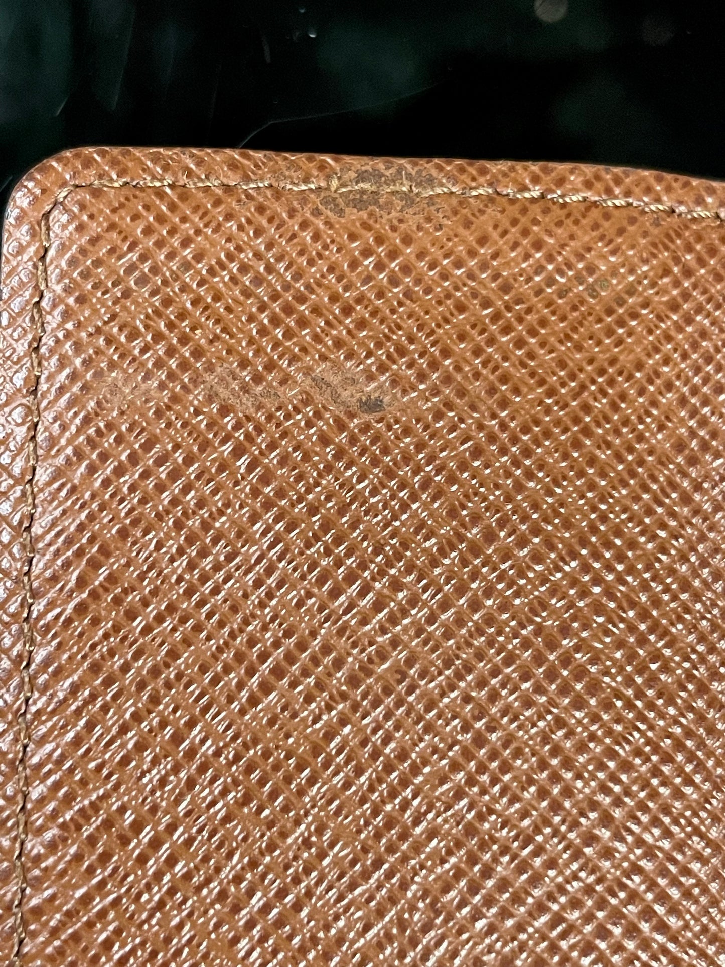Authentic Louis Vuitton Monogram 4 Key Holder