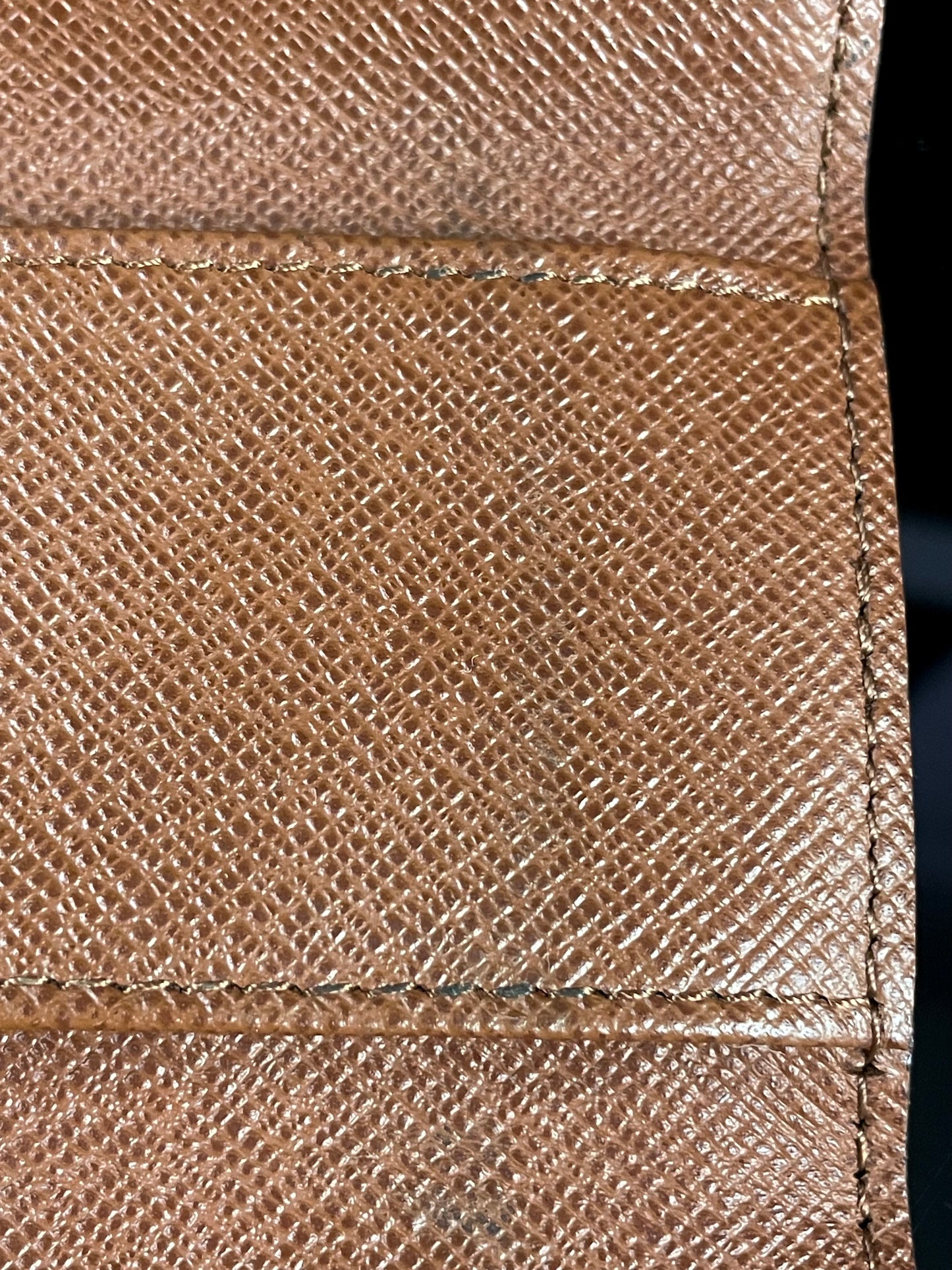 Authentic Louis Vuitton Monogram 4 Key Holder