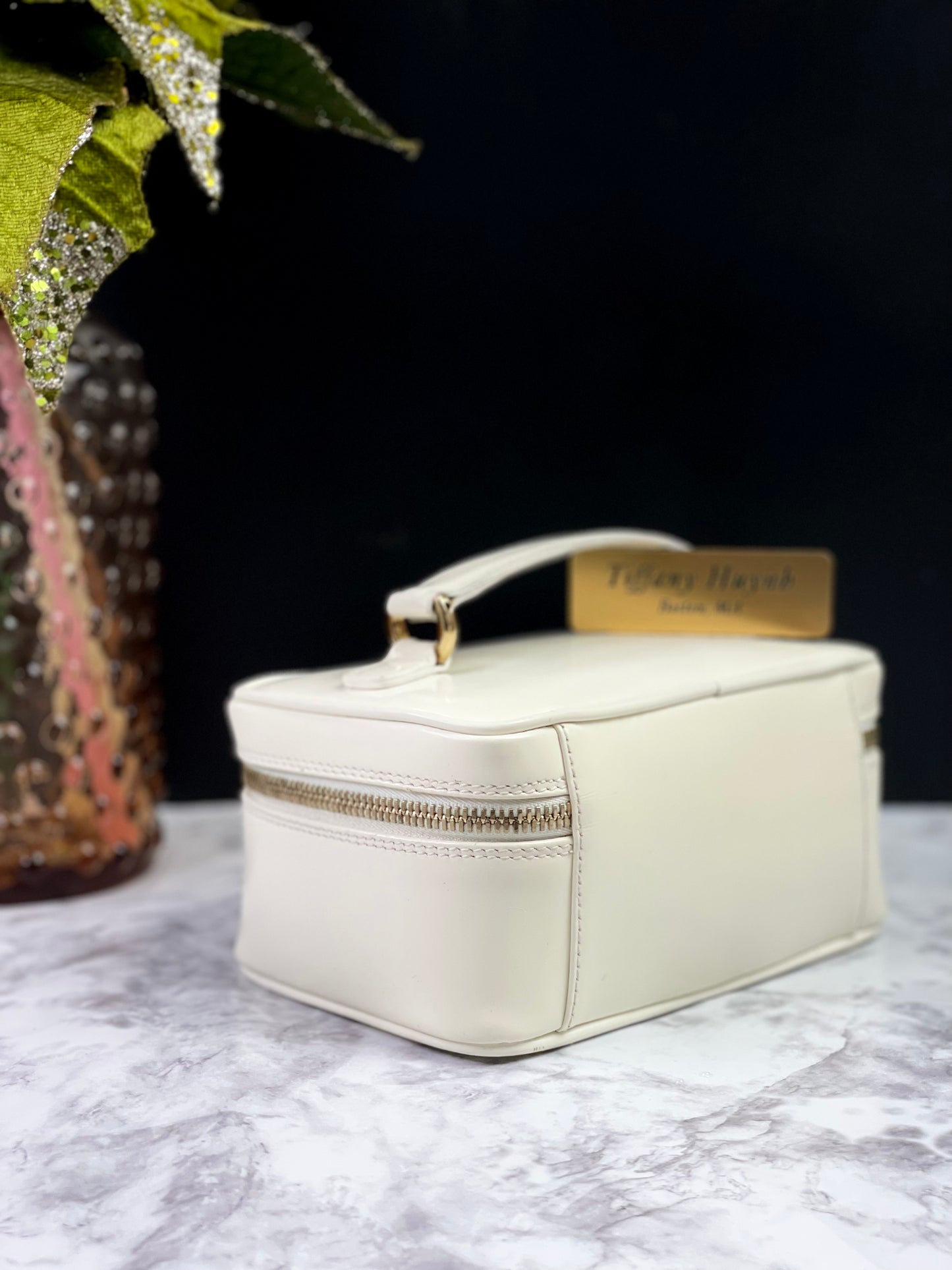 Authentic Vintage Gucci Bamboo Vanity bag in patent white leather