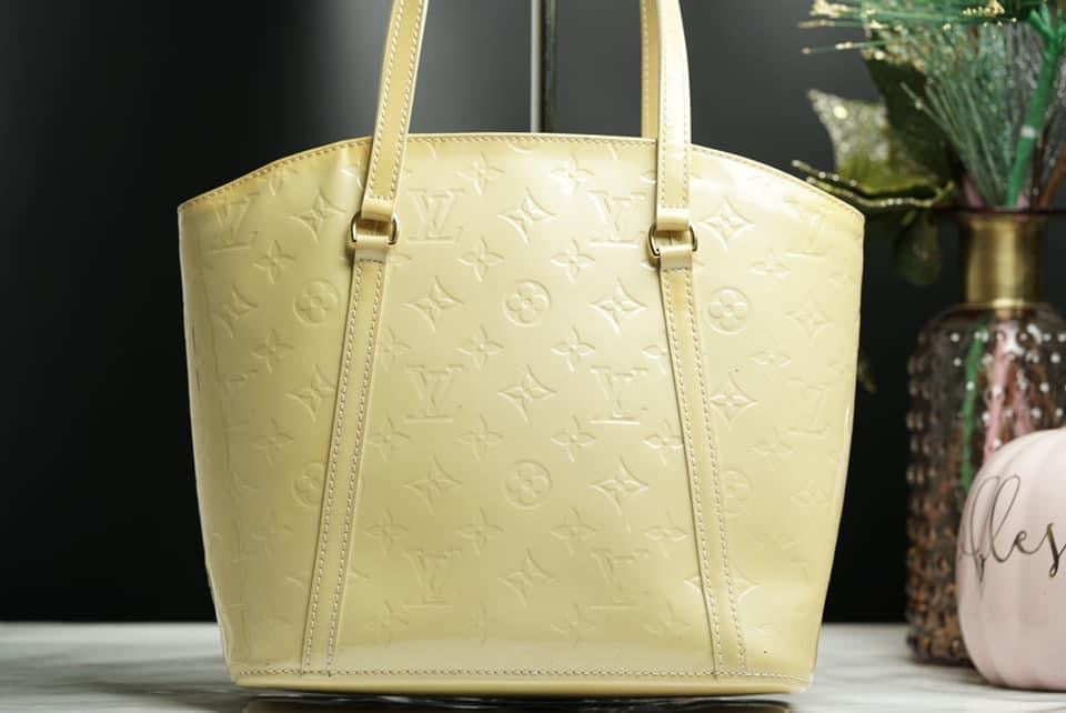 Authentic Louis Vuitton Monogram Vernis Avalon MM
