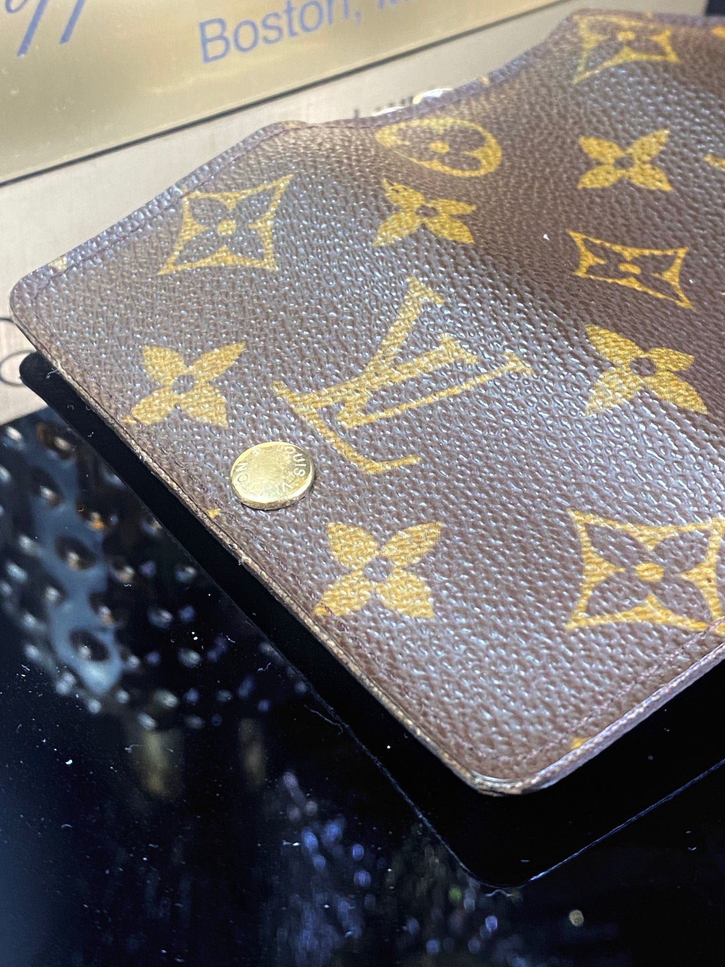 Authentic Louis Vuitton Monogram 4 Key Case