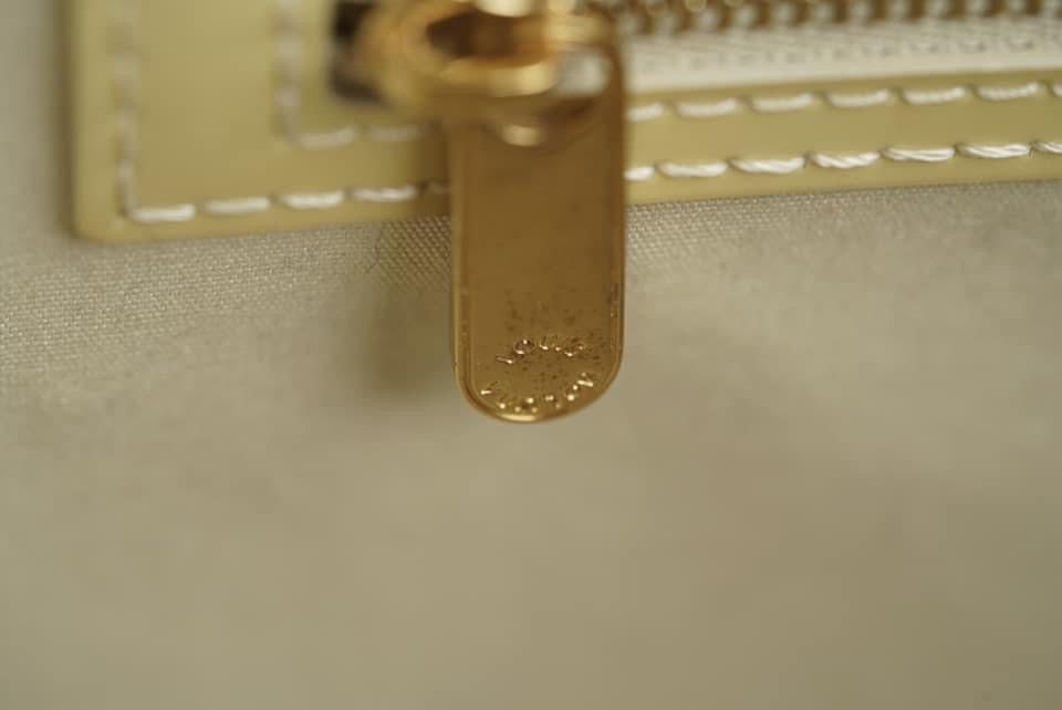 Authentic Louis Vuitton Monogram Vernis Avalon MM