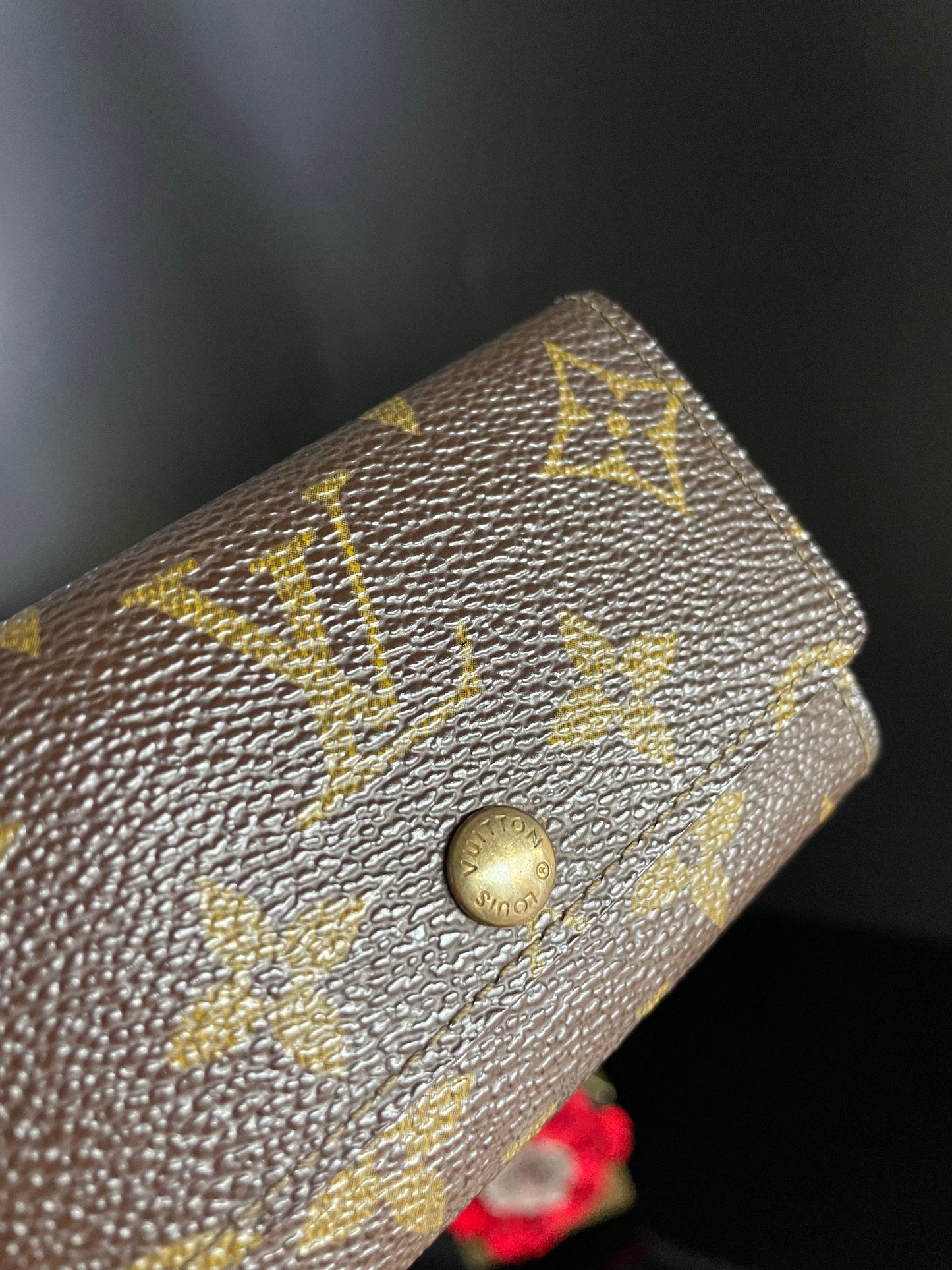 Authentic Louis Vuitton Monogram 6 Key Holder