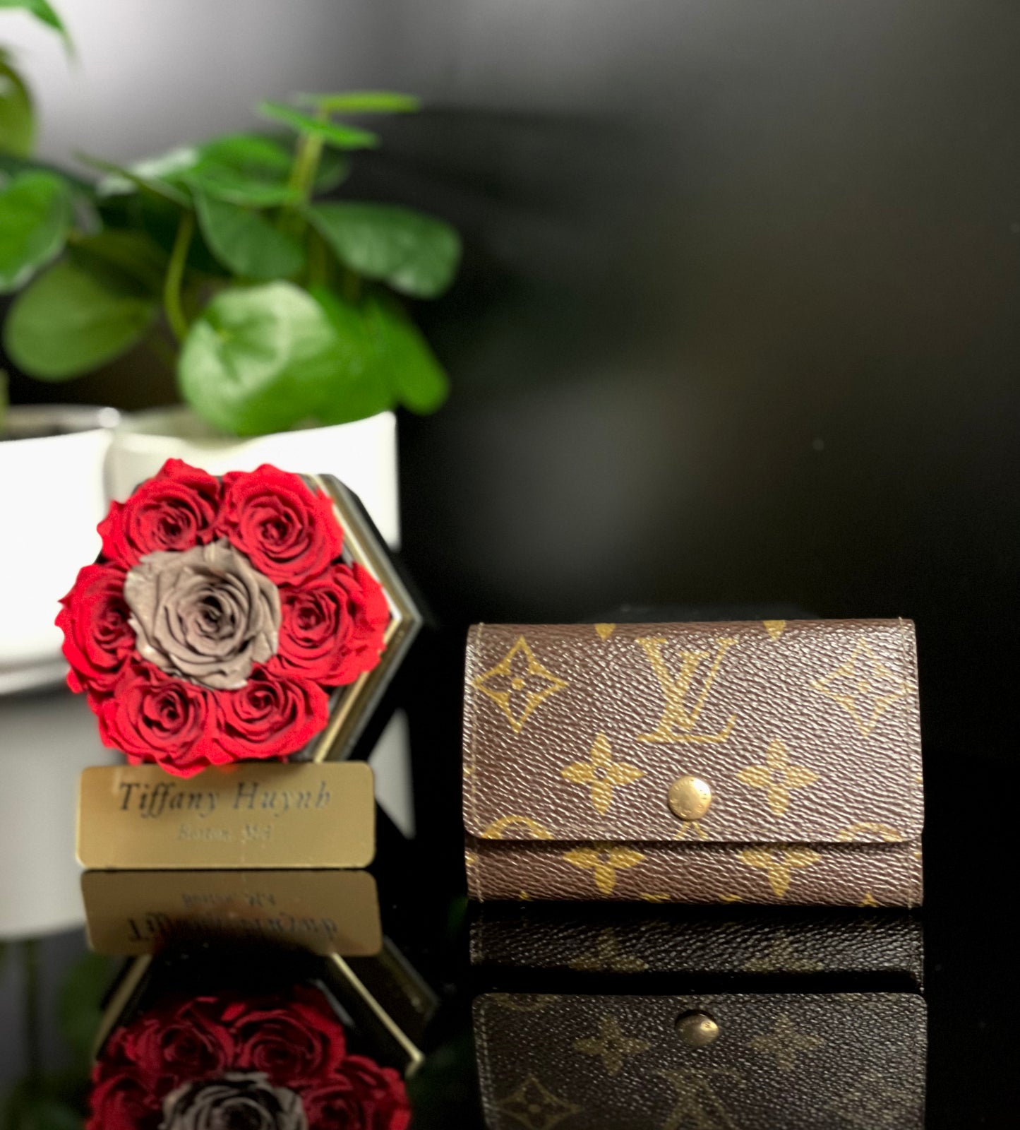 Authentic Louis Vuitton Monogram 6 Key Holder