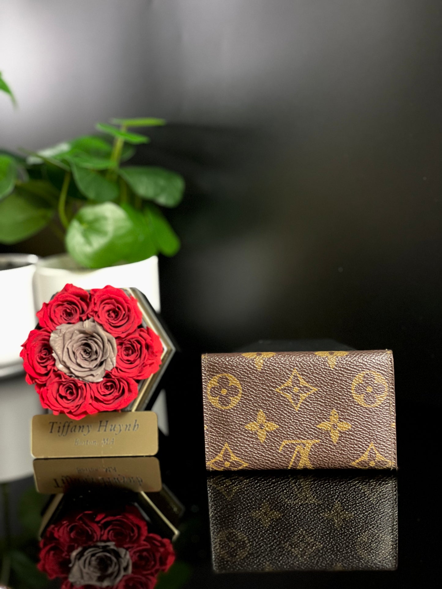 Authentic Louis Vuitton Monogram 6 Key Holder