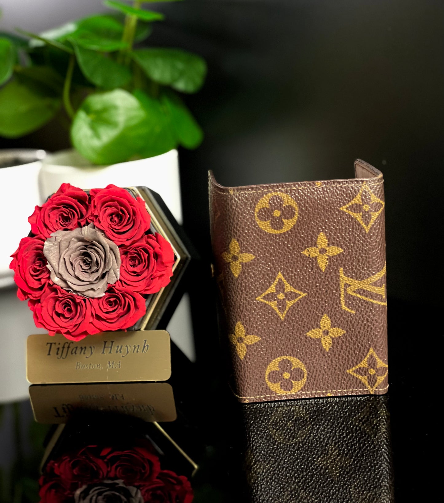 Authentic Louis Vuitton Monogram 6 Key Holder