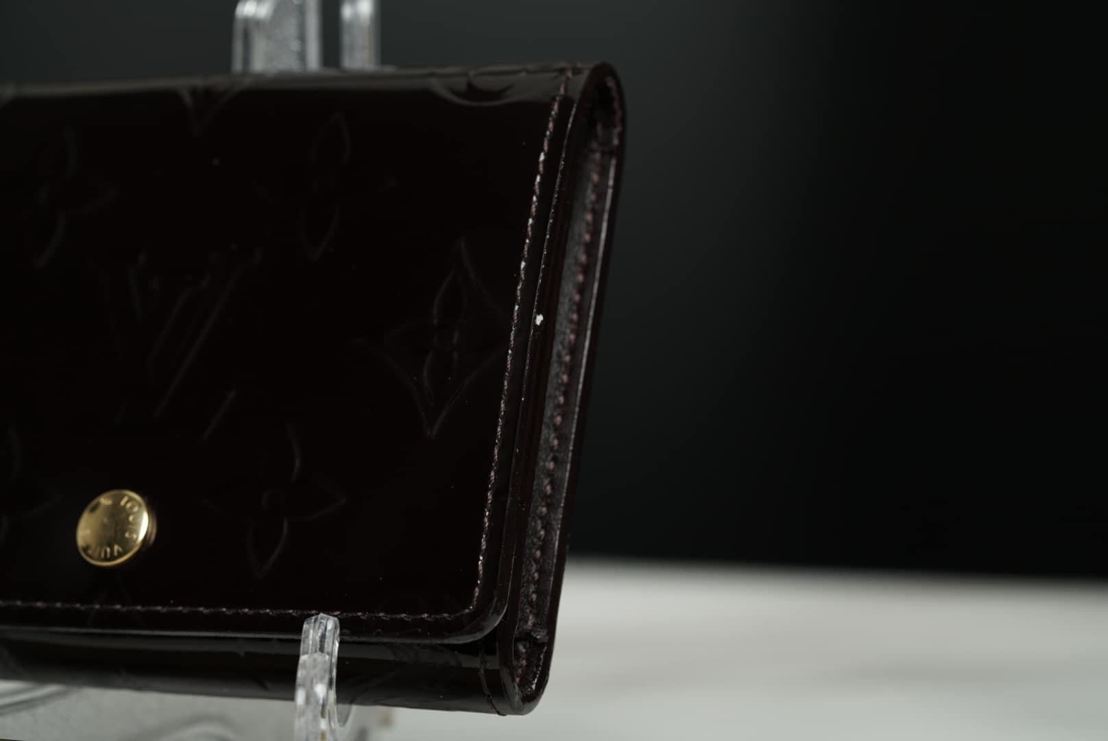 lv vernis card holder