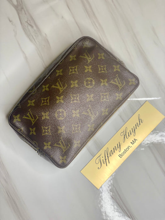 Authentic Louis Vuitton Monogram Trousse 23
