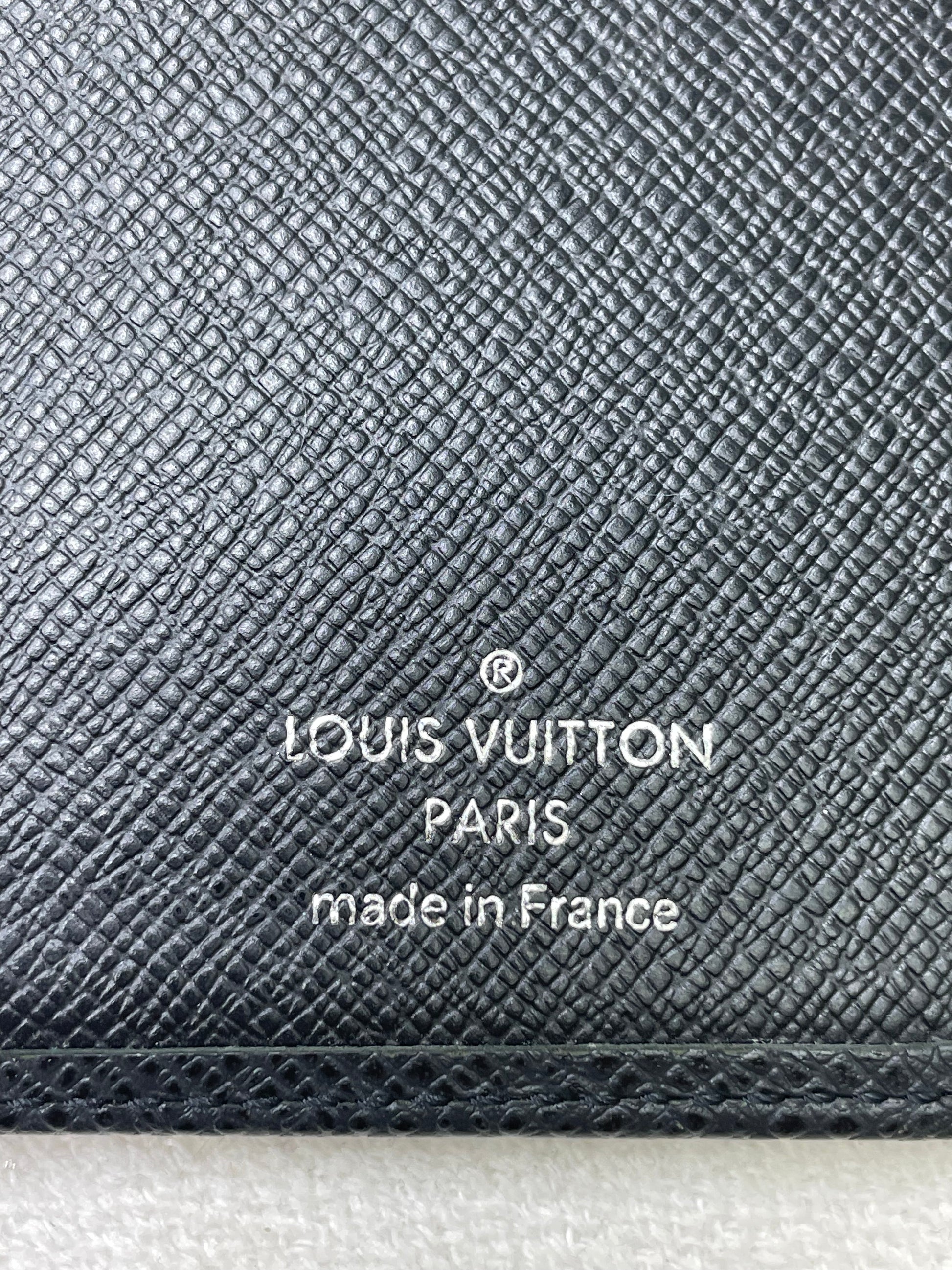 Green Louis Vuitton Taiga Porte Monnaie Cuvett Coin Pouch