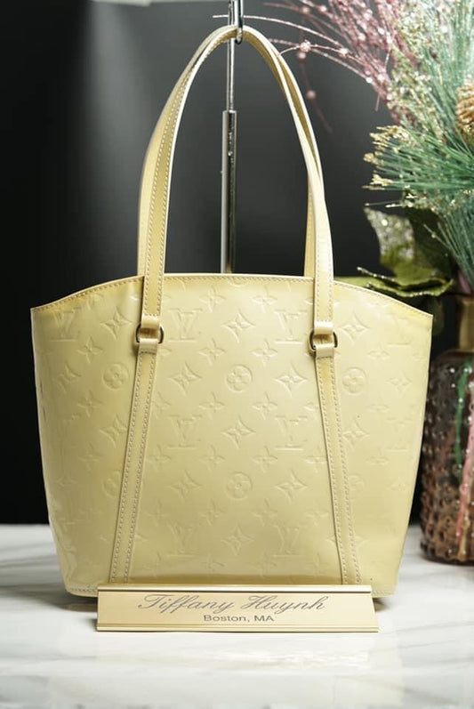 Authentic Louis Vuitton Monogram Vernis Avalon MM